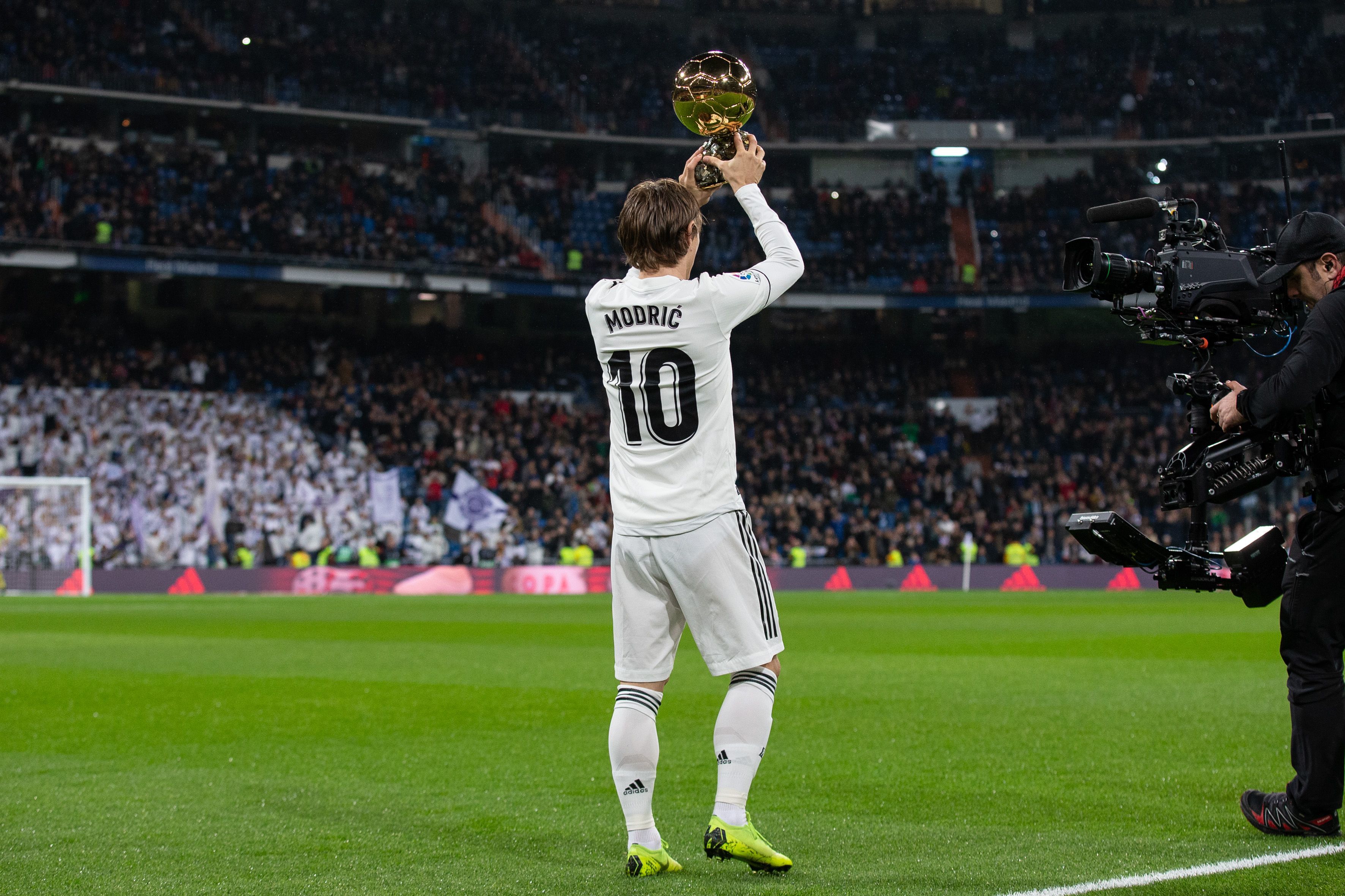 李贤重：五棵松气氛很棒，中国是很棒的对手&向中国致敬