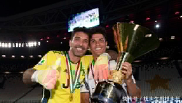 足球欧冠决赛将首次引入AI裁判辅助系统