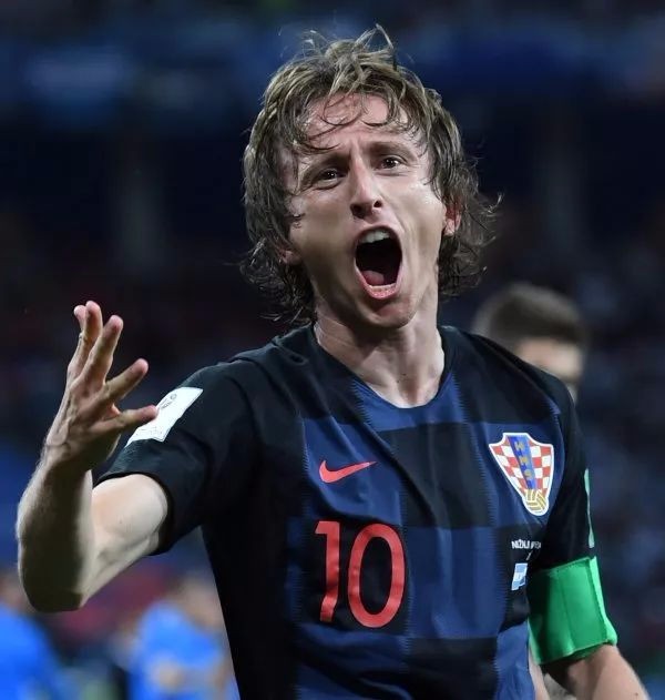 十人博洛尼亚0-0战平布兰，里科吉安尼斯染红