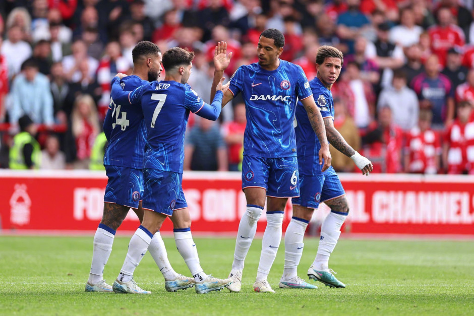 球迷：这球踢得跟动画一样