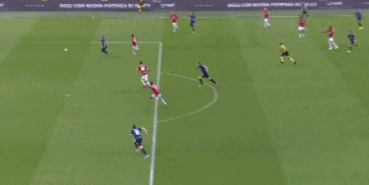 上海申花客场对阵广岛三箭，虽0-2落败，但有望晋级，展现顽强斗志，助力海港复仇。